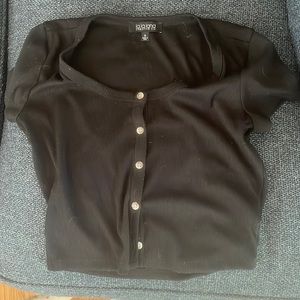Black button basic crop top from Nordstrom (la la land)